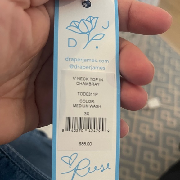 Draper James V Neck Top in Chambray NWT - Picture 7 of 7